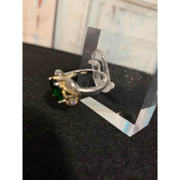 Sterling Silver Ring with Central Green Stone - Picture 6 of 8